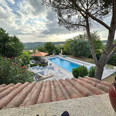 Casa de Férias Domaine De Larroucau Jegun